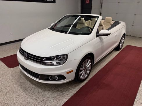 Used 2013 Volkswagen Eos Komfort FWD image 3