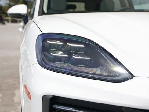 New 2025 Porsche Cayenne Turbo image 13