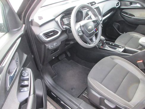 Used 2023 Chevrolet TrailBlazer LS image 12