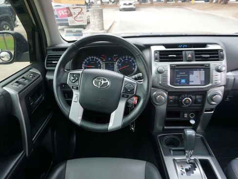 Used 2017 Toyota 4Runner SR5 Premium image 5