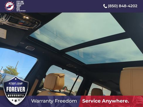 Used 2023 Jeep Grand Wagoneer Series III AWD/4WD image 28