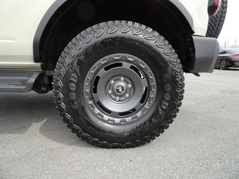 Used 2025 Ford Bronco Outer Banks w/ Sasquatch Package AWD/4WD image 9