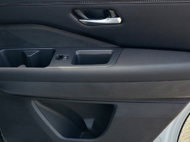 New 2026 Nissan Pathfinder Platinum FWD image 30