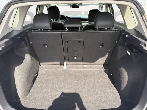 Used 2025 Volkswagen Taos SE image 12