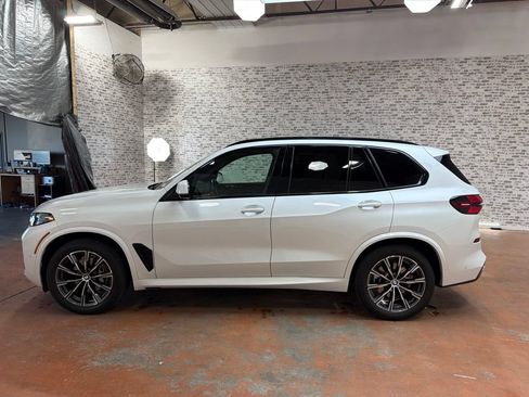 Used 2024 BMW X5 sDrive40i w/ M Sport Package RWD image 4