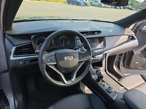 Used 2025 Cadillac XT6 Luxury AWD/4WD image 18