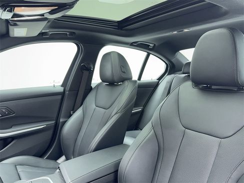 Used 2024 BMW 330i Sedan image 40