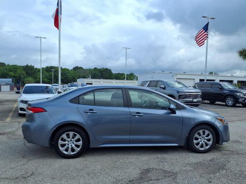 Used 2025 Toyota Corolla LE FWD image 21