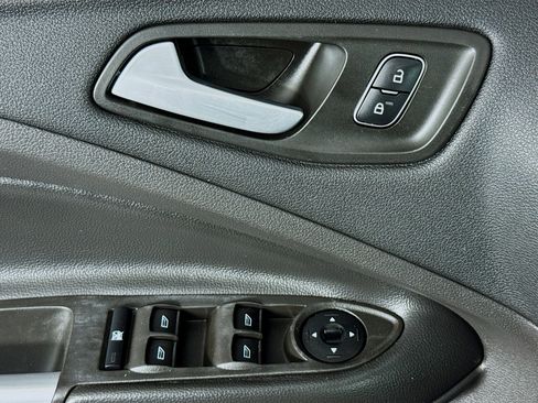 Used 2018 Ford Escape SE image 22