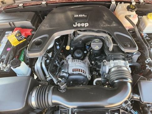 Used 2021 Jeep Gladiator Overland AWD/4WD image 32