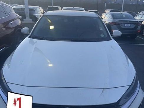 Used 2023 Nissan Altima 2.5 SL image 1