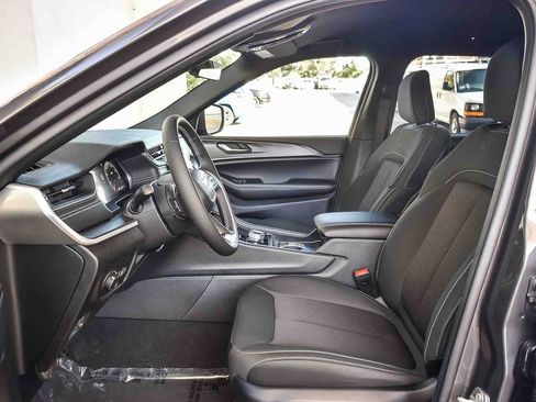 New 2026 Jeep Grand Cherokee L Laredo w/ MOPAR Finishing Package image 15