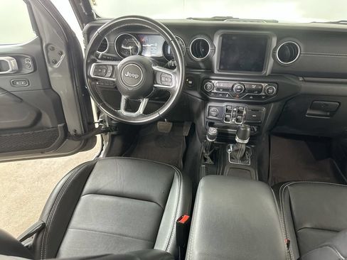 Used 2022 Jeep Wrangler Unlimited Sahara AWD/4WD image 17