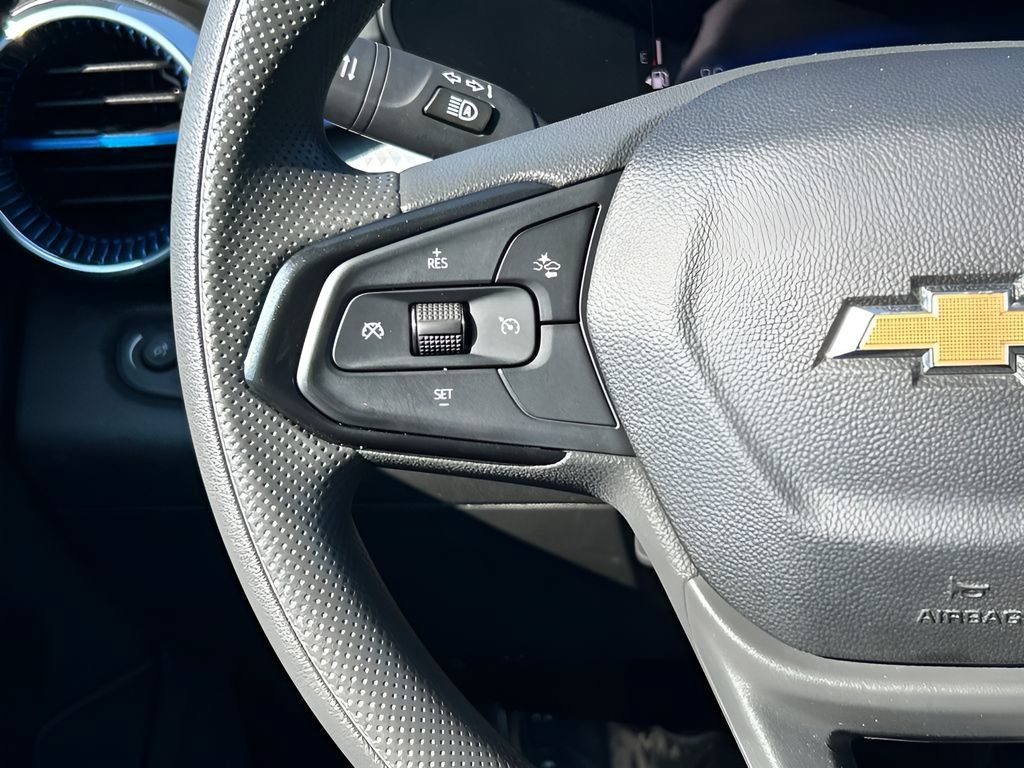 Used 2025 Chevrolet Trax LT FWD image 13
