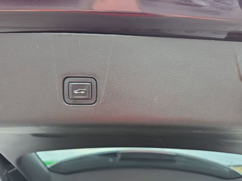 Used 2019 Chevrolet Traverse LT w/ LT Premium Package AWD/4WD image 14