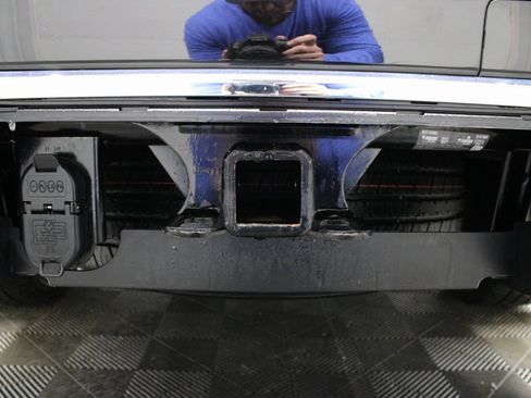 Used 2023 Chevrolet Suburban Premier image 39