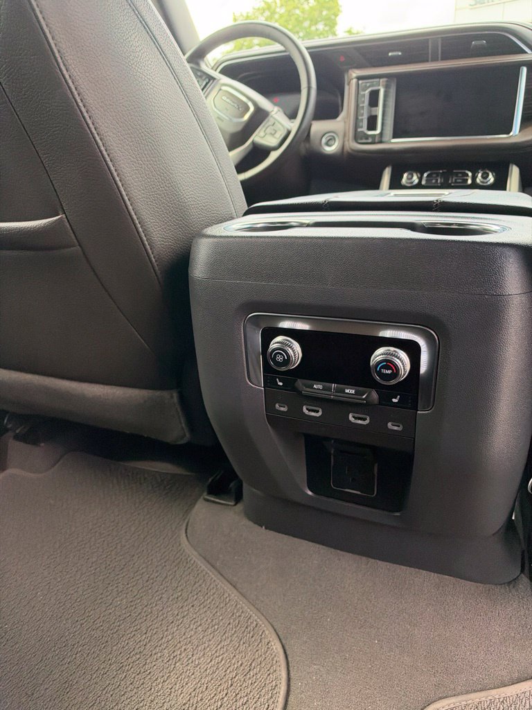 Used 2023 GMC Yukon Denali AWD/4WD image 17