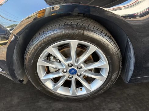 Used 2017 Ford Fusion SE w/ Fusion SE Technology Package FWD image 33