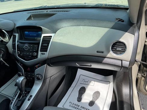 Used 2013 Chevrolet Cruze LS FWD image 6