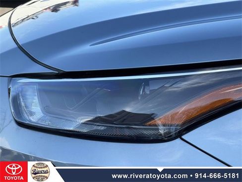 Used 2022 Toyota Highlander XLE image 9