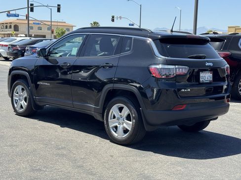 Used 2022 Jeep Compass Latitude AWD/4WD image 3