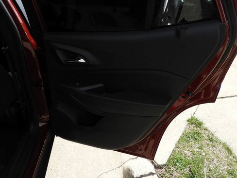 Used 2025 Chevrolet Trax LS w/ LS Convenience Package FWD image 28