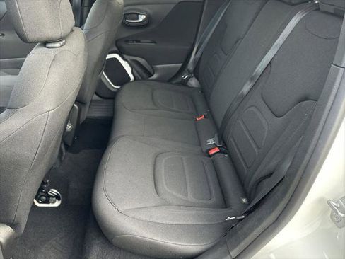 Certified 2018 Jeep Renegade Latitude w/ Advanced Technology Group image 14