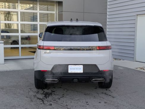 Used 2025 Land Rover Range Rover Sport SE image 5