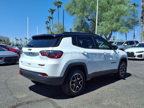 Used 2025 Jeep Compass Trailhawk w/ Trailhawk Convenience Group AWD/4WD image 5