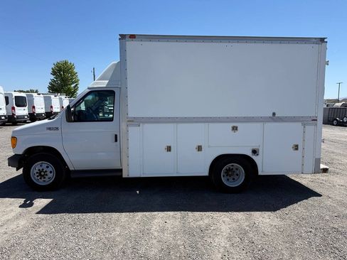Used 2005 Ford E-350 and Econoline 350 Super Duty RWD image 6