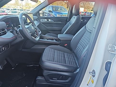 Used 2025 Ford Explorer ST-Line w/ Premium Package image 9