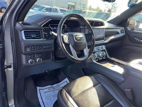 Used 2021 GMC Yukon Denali w/ Denali Premium Package image 12