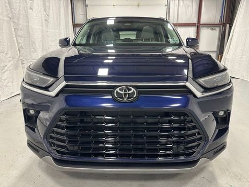 Used 2025 Toyota Grand Highlander AWD image 2