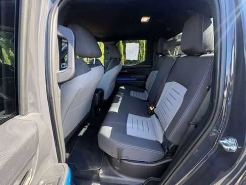 Used 2025 Toyota Tacoma TRD Off-Road image 24