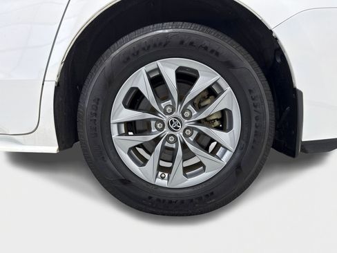 Used 2022 Toyota Sienna LE image 51