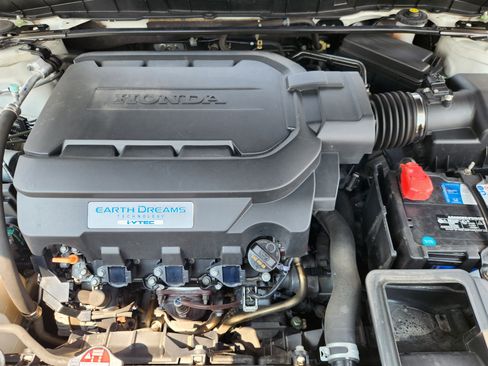 Used 2017 Honda Accord Touring image 19