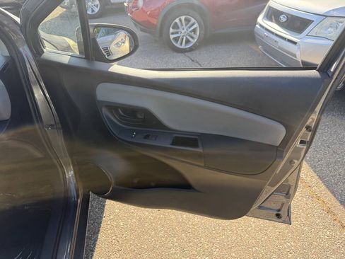 Used 2016 Toyota Yaris L FWD image 14