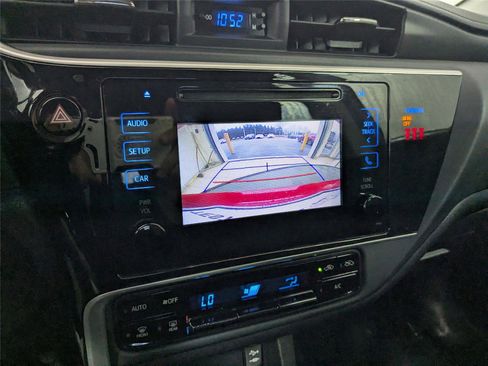 Used 2018 Toyota Corolla LE image 18