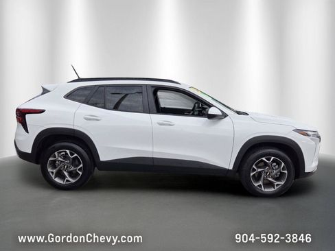Certified 2025 Chevrolet Trax LT w/ LT Convenience Package FWD image 7