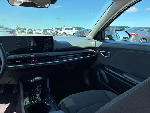 Used 2025 Kia K4 LXS image 34