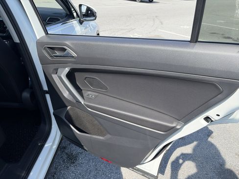 Used 2020 Volkswagen Tiguan SE w/ 3rd Row Seat Package image 26