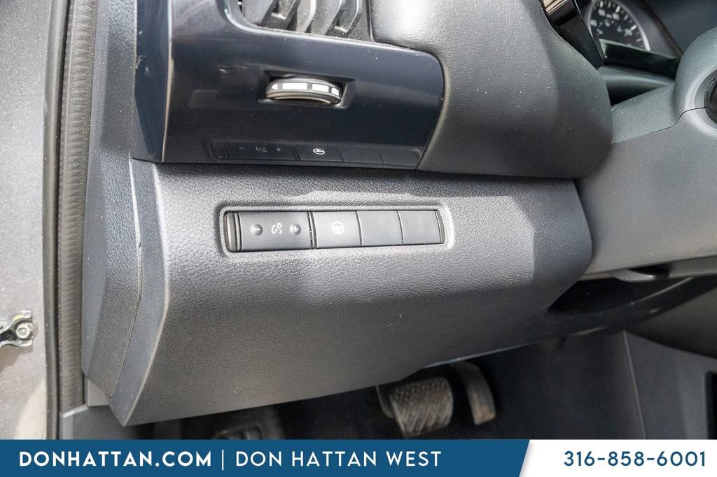 Used 2022 Nissan Pathfinder SV FWD image 15
