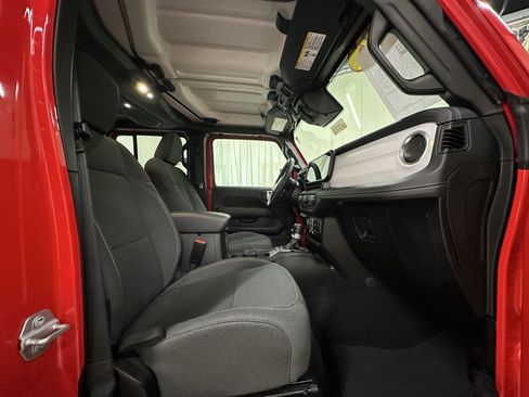 Used 2025 Jeep Wrangler Unlimited Sahara AWD/4WD image 20