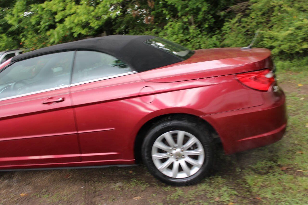 Used 2013 Chrysler 200 Touring FWD image 10
