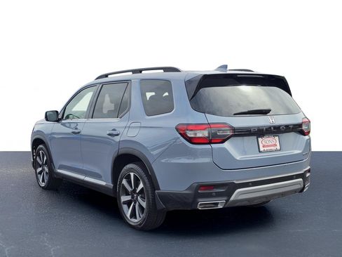 Used 2024 Honda Pilot Touring image 11