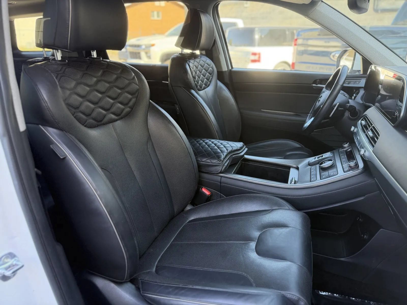Used 2022 Hyundai Palisade Limited w/ Winter Package FWD image 18
