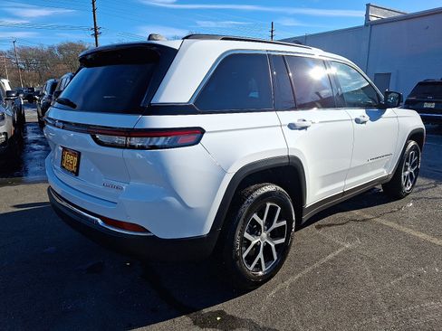 Certified 2025 Jeep Grand Cherokee Limited image 6