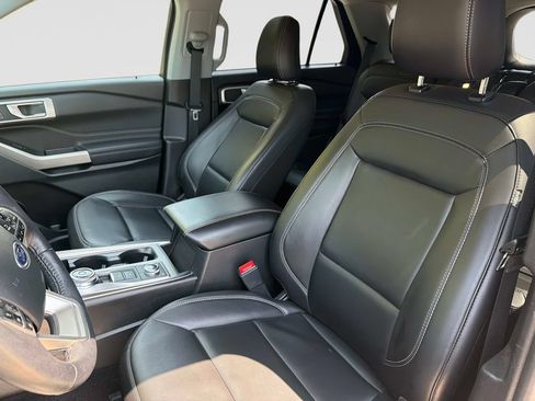Used 2023 Ford Explorer XLT w/ Equipment Group 202A AWD/4WD image 23