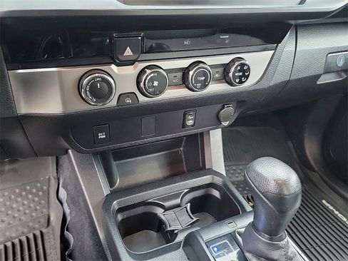 Used 2017 Toyota Tacoma SR image 27