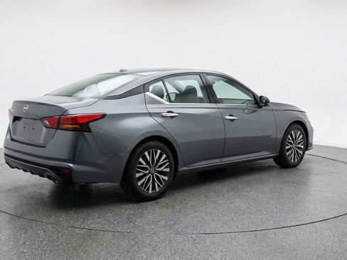 Used 2025 Nissan Altima 2.5 SV image 9